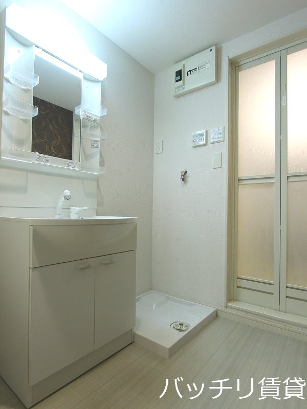 洗面設備　別号室タイプの為、現状を優先致します。