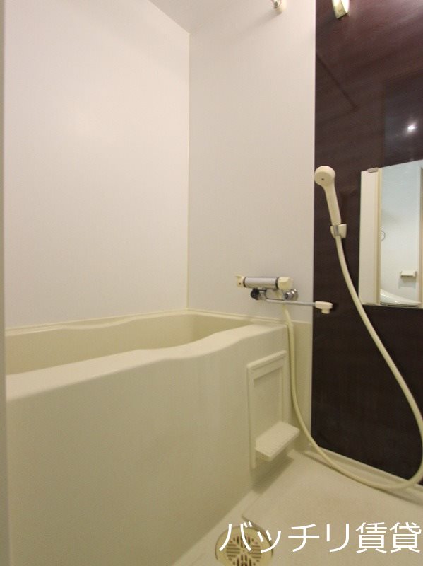 バス・シャワールーム　別号室タイプの為、現状を優先致します。