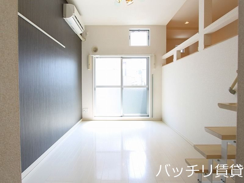 バルコニー　別号室タイプの為、現状を優先致します。