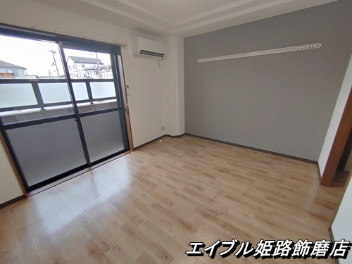 居室・リビング　写真は反転のお部屋です