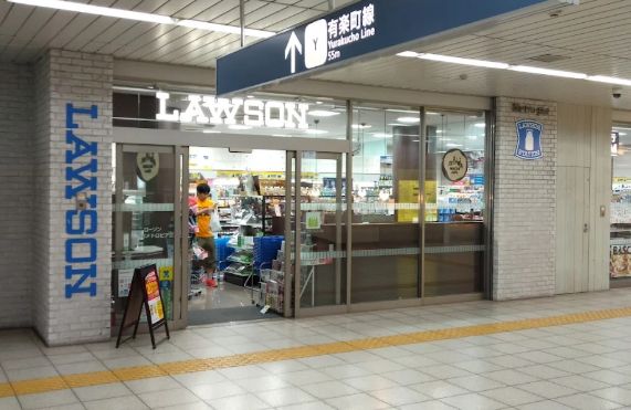 コンビニ　ローソン新富町メトロピア店（コンビニ）まで58m