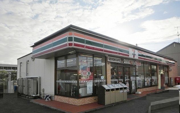 コンビニ　セブンイレブン西大沼店（コンビニ）まで550m