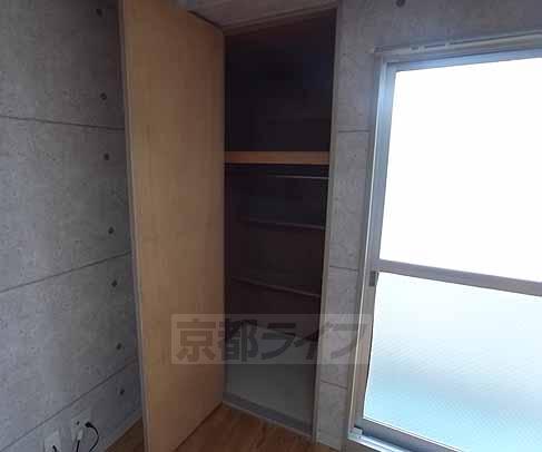 収納　お荷物はこちらに片付けてください