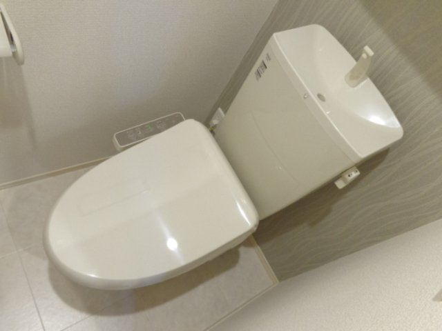 トイレ　温水洗浄暖房便座