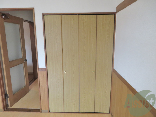 収納　クローゼットも綺麗で衣装類等しまいたくなりますね。