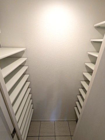 玄関　シューズインクローゼット