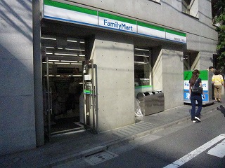 コンビニ　ファミリーマート神宮前5丁目店（コンビニ）まで271m