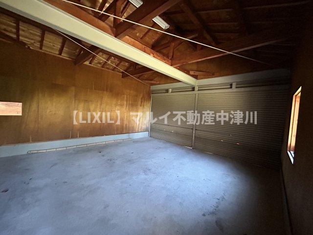 駐車場　車庫　内観