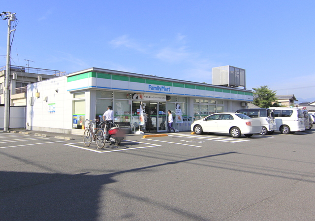 コンビニ　ファミリーマート南斎院町店（コンビニ）まで400m