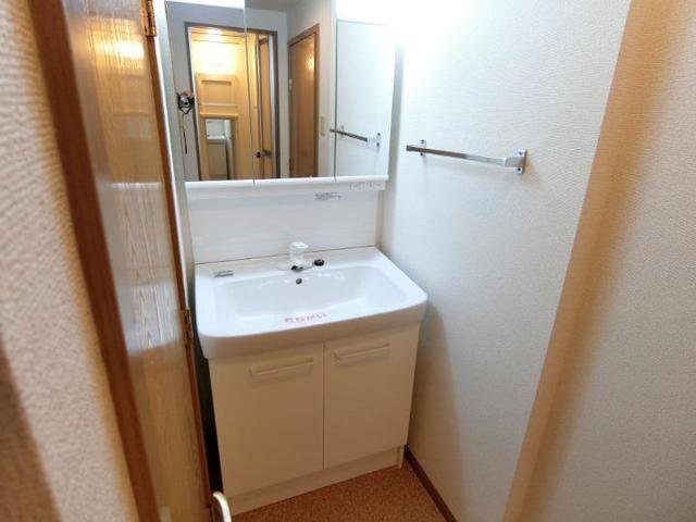 洗面設備　使いやすい洗面所です