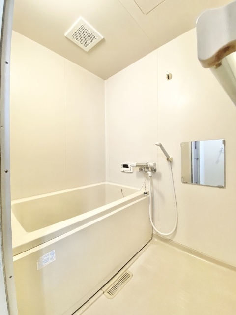 バス・シャワールーム　※同物件別部屋のお写真を転用しております。