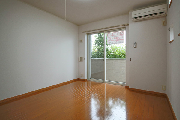 居室・リビング　同じ建物の別のお部屋