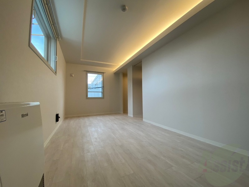 その他部屋・スペース　寝室はこちらです。光が差し込む、温かみのあるお部屋です。