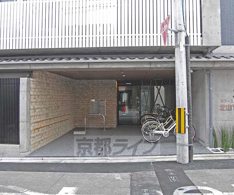 その他共有部分　建物の入り口です。