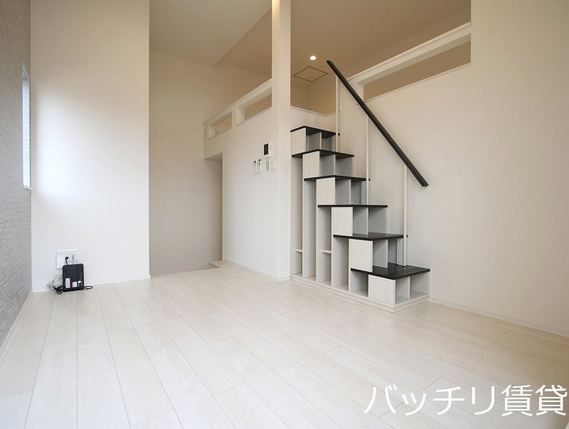 居室・リビング　同型タイプの為、現状を優先致します。