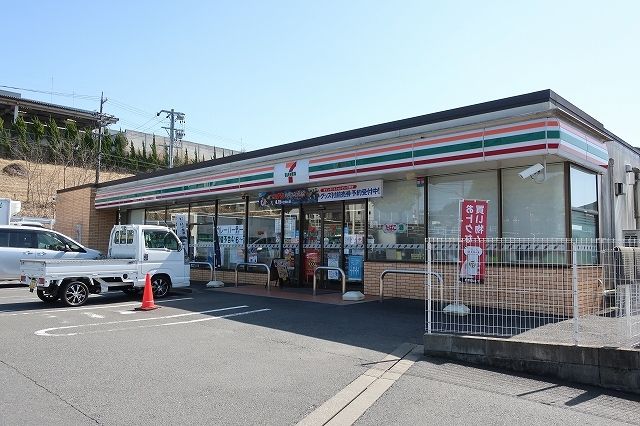 コンビニ　セブンイレブン（コンビニ）まで800m