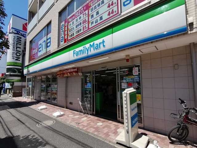 コンビニ　ファミリーマート（コンビニ）まで974m