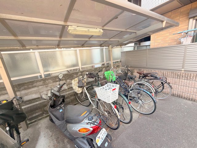 駐車場　あなたの大事な自転車も安心してとめることができますね。