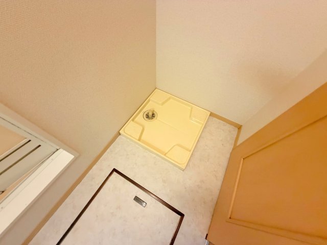 その他設備　嬉しい室内洗濯機置場。これで洗濯機も長持ちしますね。
