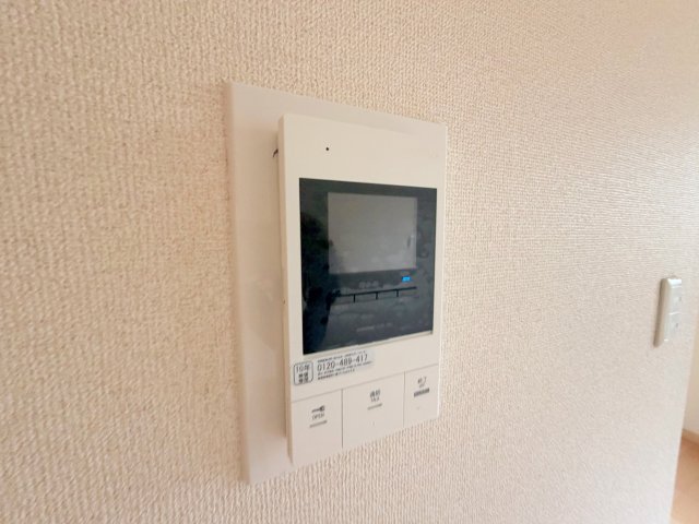 セキュリティ　TVモニターホンで来客が誰か確認してから開けて下さいね