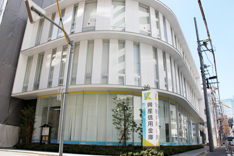銀行　興産信用金庫神保町支店（銀行）まで417m