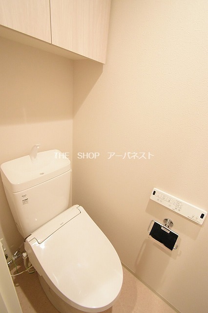 トイレ　シャワートイレ（反転タイプ）