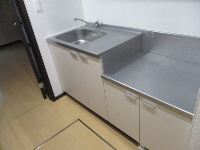 キッチン　調理用スペースも十分のキッチン。