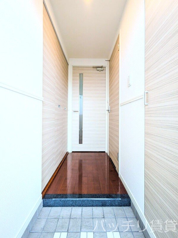 玄関　※同マンション別部屋写真の為、現状優先。
