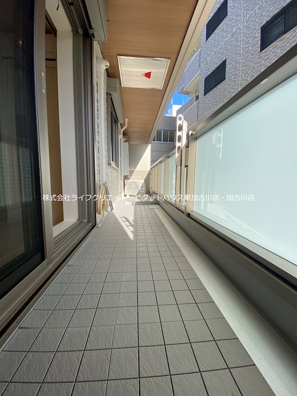 バルコニー　写真は202号室