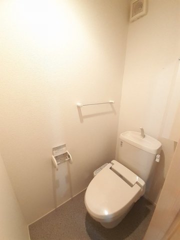 トイレ　落ち着いたトイレです