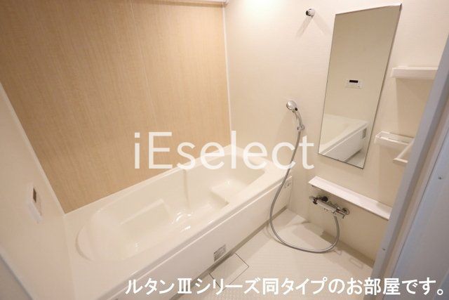 バス・シャワールーム　広々１坪バスでリラックス♪