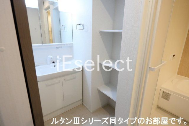 洗面設備　朝の忙しい時間に便利な洗髪化粧台！
