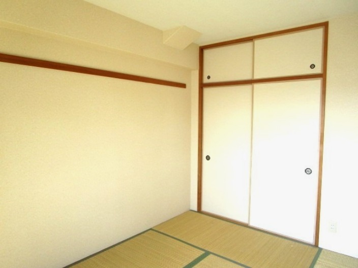 その他　畳は足元のヒンヤリ感が少ないです☆