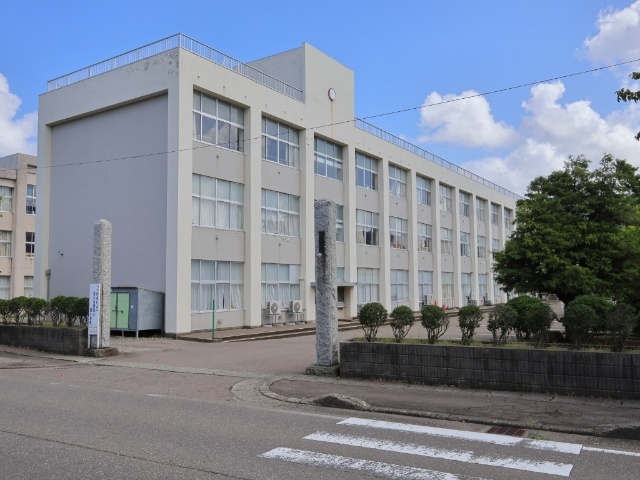 小学校　上越市立高志小学校（小学校）まで1124m