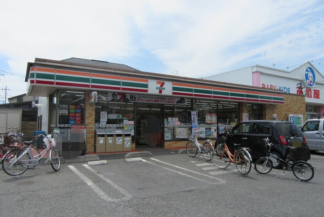 コンビニ　セブンイレブン（コンビニ）まで220m
