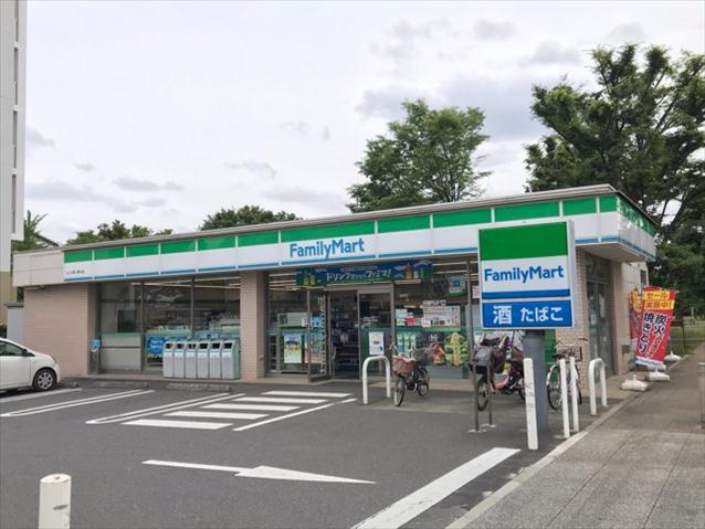 コンビニ　ファミリーマート（コンビニ）まで600m