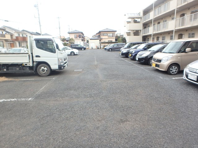 駐車場　広い敷地内駐車場