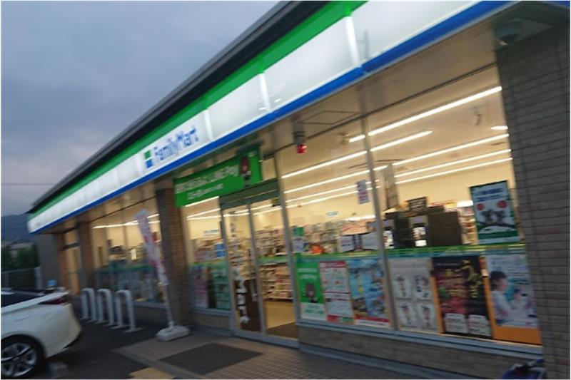 コンビニ　ファミリーマート 八尾小畑町店（コンビニ）まで283m