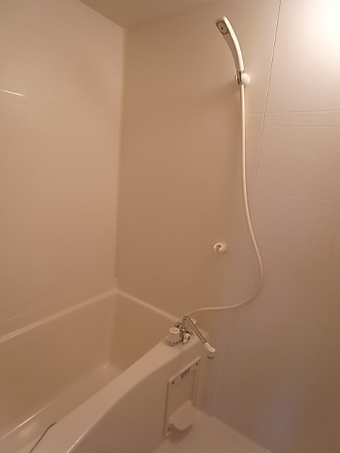 バス・シャワールーム　お風呂・トイレ別のセパレートはいいですね。