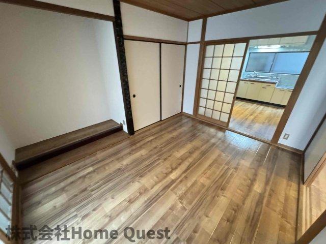 足代2丁目貸家の居間写真