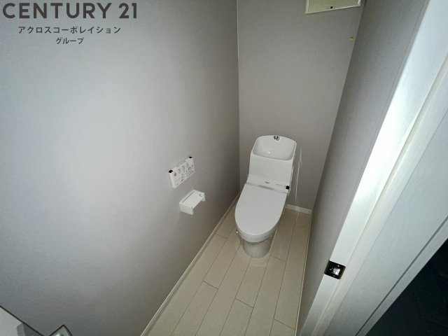 トイレ　温水洗浄便座付きのトイレです♪