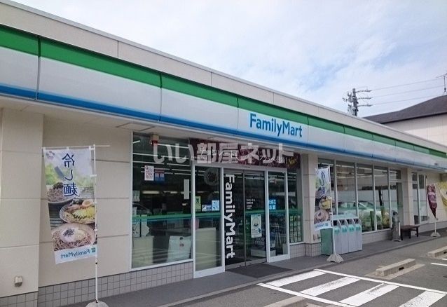 コンビニ　ファミリーマート 豊橋曙町店（コンビニ）まで828m