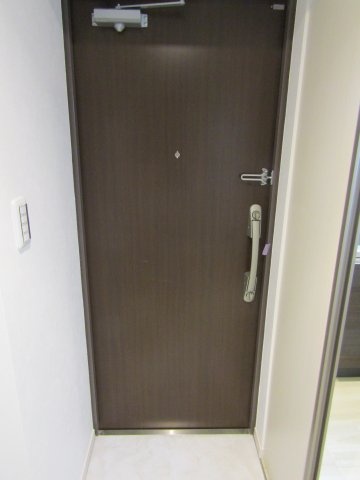 玄関　退去前につき、前回募集時のお写真です。