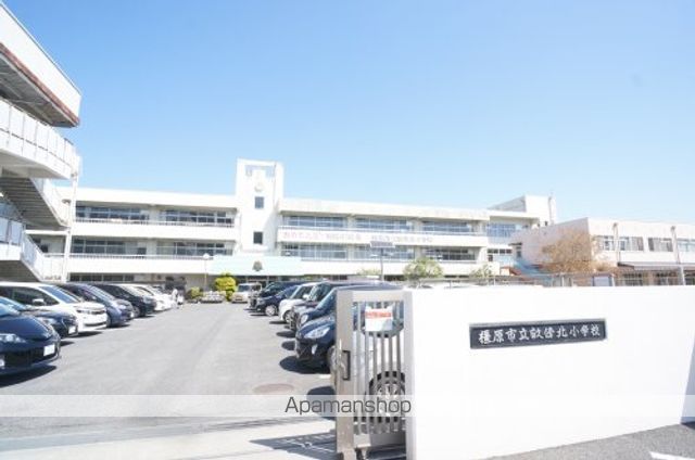 小学校　橿原市立畝傍北小学校（小学校）まで210m