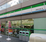 コンビニ　ファミリーマート三崎神社通り店（コンビニ）まで231m