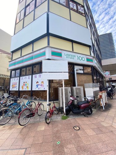 コンビニ　ローソンストア100 宝塚南口駅前店（コンビニ）まで740m