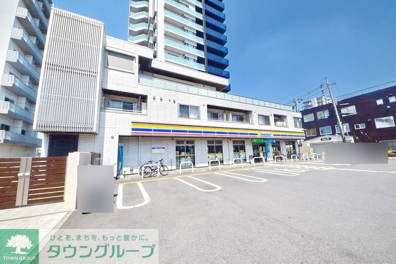 コンビニ　ミニストップ東川口3丁目店（コンビニ）まで970m