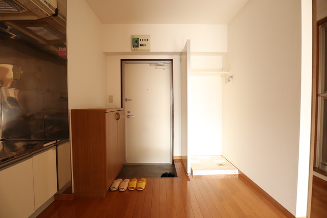 玄関　※別部屋参考写真