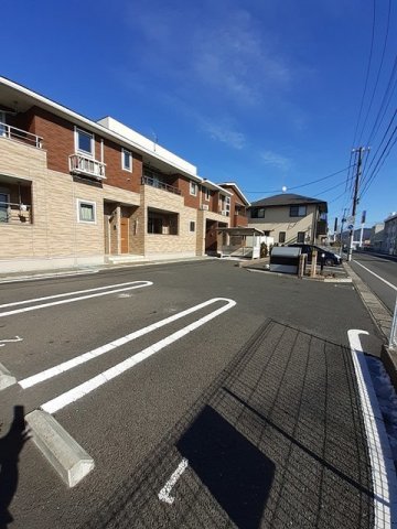 駐車場　駐車場があるので、車を買う予定の方も安心です