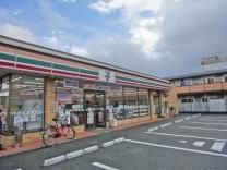 コンビニ　セブンイレブン（コンビニ）まで276m